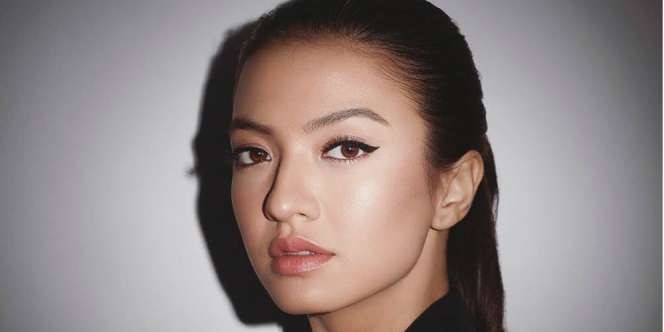 Unggah Video Nangis, Raline Shah Putus Cinta?
