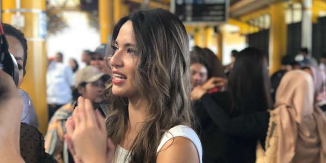 Baru Pertama Naik KRL, Nia Ramadhani Bikin Maudy Koesnaedi Shock