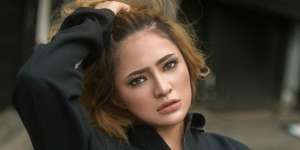 Outfit Trendi Marshanda Curi Perhatian 