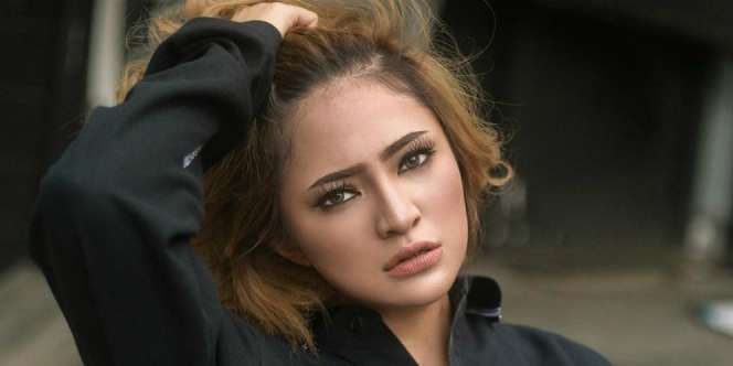 Outfit Trendi Marshanda Curi Perhatian 