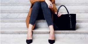 Trik Padu Padan Skinny Jeans Hitam untuk ke Kantor