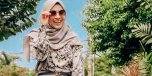 Pamer Gaya Hijab Kece, Nycta Gina Pakai Belt Mungil Jutaan Rupiah