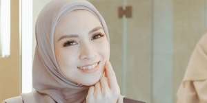 Simpel nan Elegan, Gaya Donita di Tanah Suci