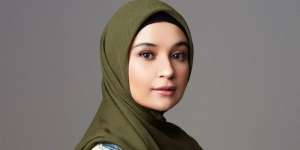 Cuma Pakai Daster, Cantiknya Shireen Sungkar Saat Momong Anak