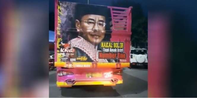 Wajah dan Jargon Digambar di Bak Truk, Hotman Paris: 'Segitu Nge-fans Ya?