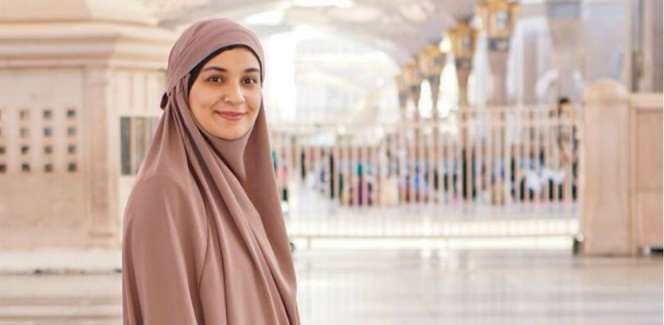 Mudah Ditiru, Gaya Santun Shireen Sungkar Pakai French Khimar