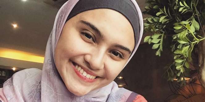 Pamer Selfie Polos Tanpa Makeup, Zee Zee Shahab Banjir Pujian