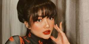 Potret Marion Jola Pakai Blazer Bikin Geger