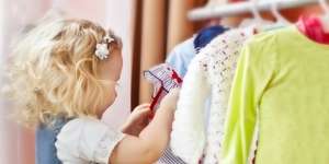 Insiden Nahas Gadis Kecil Nabrak Gantungan Baju di Mal, Memprihatinkan