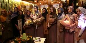 Hijab Etnik Lampung Besutan Donita