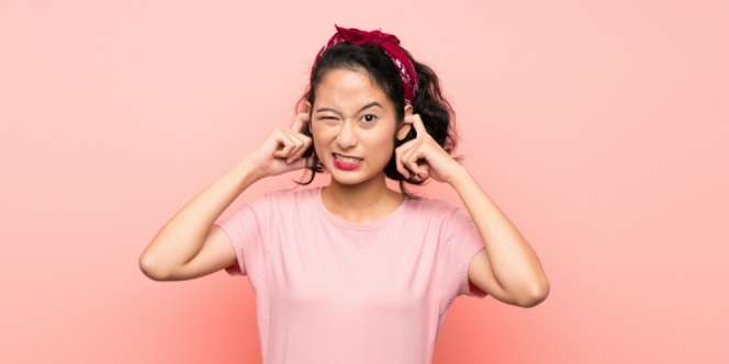 5 Langkah Mengatasi Masalah Jerawat di Telinga