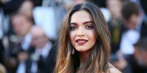 Membuat Pipi Merona Alami ala Deepika Padukone