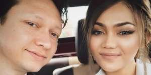 Suami Disebut Pengangguran, Begini Tanggapan Rina Nose