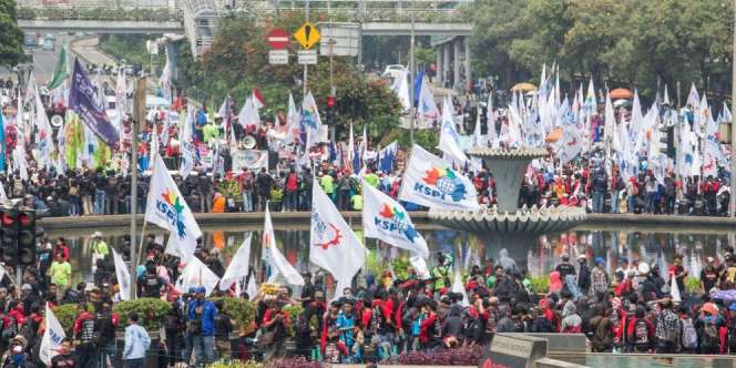 Tolak Omnibus Law, Buruh Kepung DPR