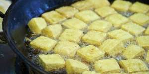 Goreng Tahu Tanpa Hancur dan Lengket, Intip Triknya