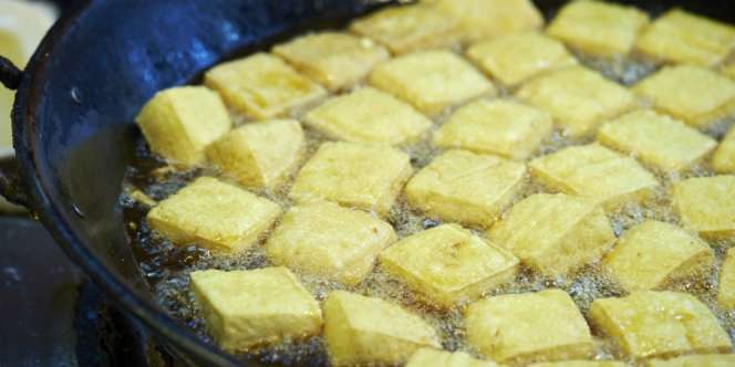 Goreng Tahu Tanpa Hancur dan Lengket, Intip Triknya