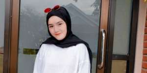 Gaya Hijab dan Sweater untuk Musim Hujan