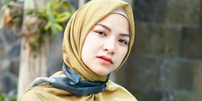 Belanja Buah, Marsha Natika Modis Pakai Baju Etnik