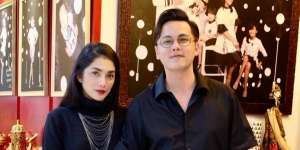 Selamat! Ussy Sulistiawaty Hamil Anak Kelima