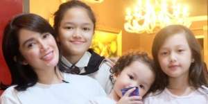 Ussy Sulistiawaty Hamil Anak ke Lima, Reaksi Putri Sulungnya Mengejutkan