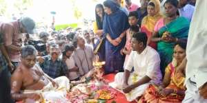 Viral Pengantin Hindu Menikah di Masjid