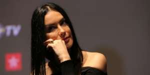 7 Potret Cantiknya Sophia Latjuba dalam Balutan Busana Hitam