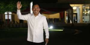 Masuk Gedung BRI Tanpa Masker, Menkes: `Ndak` Ada Virus Corona