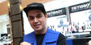 Anti Model Fency, Kevin Julio Mending Pakai Jam Tangan Kakek