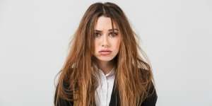 Jangan Cuma Menggerundel, Ini Tips Mudah Atasi Rambut Kusut