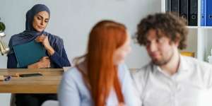 4 Tips Tetap Nyaman Bekerja Saat Putus dengan Teman Sekantor