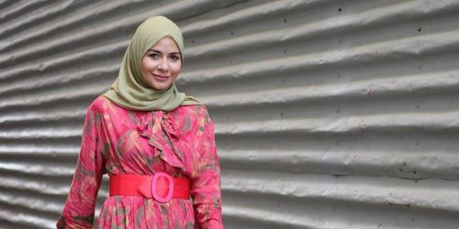 Meisya Siregar Tampil Fresh Pakai Outfit Colorful