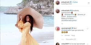 Gaya Cetar Siti Badriah di Pantai, Astaga Topinya!