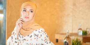 5 Langkah Bikin 'Negative Space Eye Makeup'