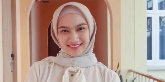 Tampil Chic Gaya Outfit Etnik Melody Eks JKT48