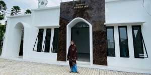 Bangun Mushola untuk Ayah, Dewi Perssik: Ini Musola Kita Semua