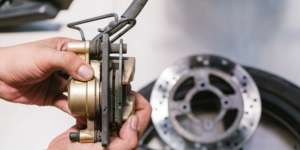 Trik Menyetel Sistem Pengereman CBS Sepeda Motor