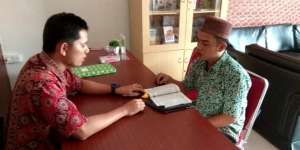 Semangat Tukang Cukur Belajar Baca Alqur'an