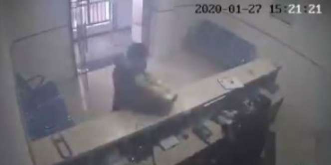 Pria Misterius Tinggalkan 500 Masker Dekat Pusat Wabah Corona Wuhan