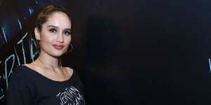 Demi Wanita Hamil yang Sedang Ngidam, Cinta Laura Pakai Hijab