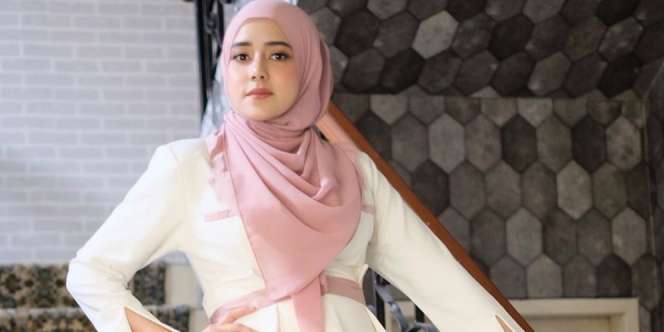 Gaya Pesta Fairuz A Rafiq, Tasnya Bikin Salfok!