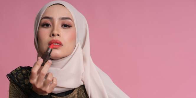 4 Langkah Menerapkan Lip Blurred Merah
