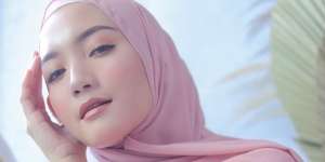 Serba Pink, Erica Putri Tampil Memesona