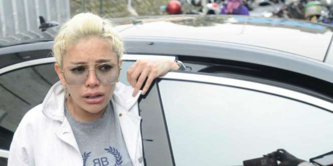 Nikita Mirzani Ngamuk Tak Diizinkan Bawa Bayinya Masuk Rutan