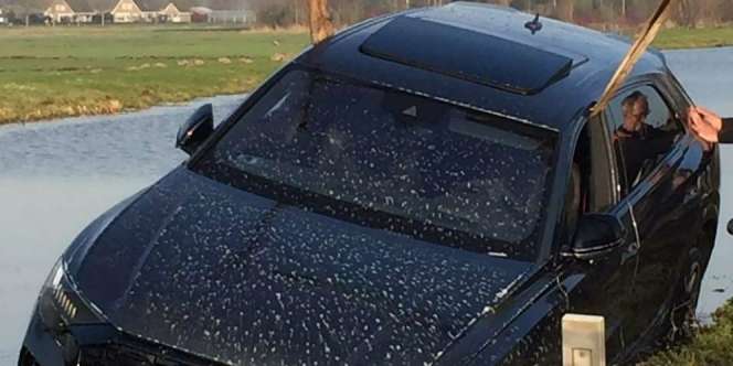Supercar Ini Tercebur Sungai, Gara-gara...