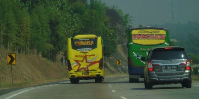 Ingin Temui Wapres, Innalillahi! Bus Rombongan Kiai Kecelakaan di Tol Cipali
