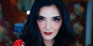 Cetar Pakai Outfit Neon Pink, Ashanty Mirip Alda Risma?
