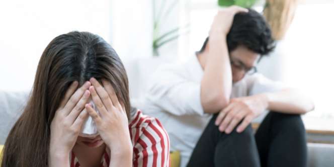 Istri Kepergok Sembunyikan Brondong di Kolong Tempat Tidur Saat Listrik Padam