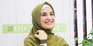 Kisah Shireen Sungkar Perangi Ketombe dan Rambut Lepek