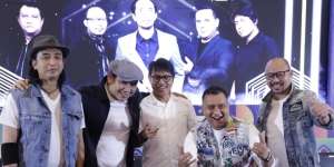 Nikahi Teman SD, Ari Gitaris Padi Lepas Status Duda