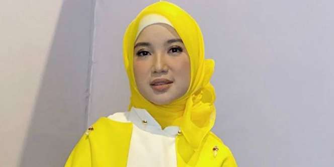 Chacha Frederica Tetap Stunning Bergaun Elegan